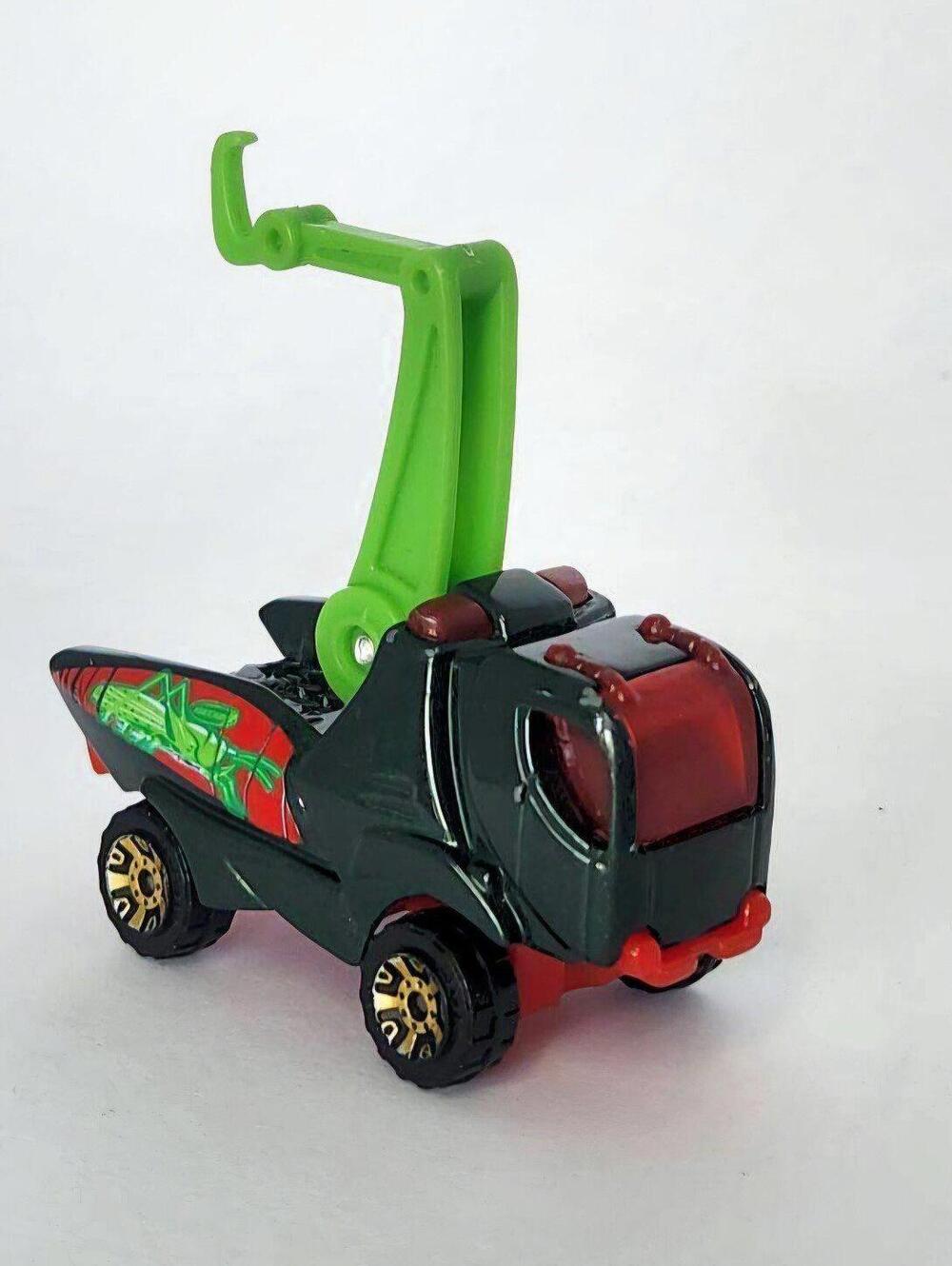 Matchbox Grasshopper Tow Truck 2004 VIP Parking Diecast Car Toy